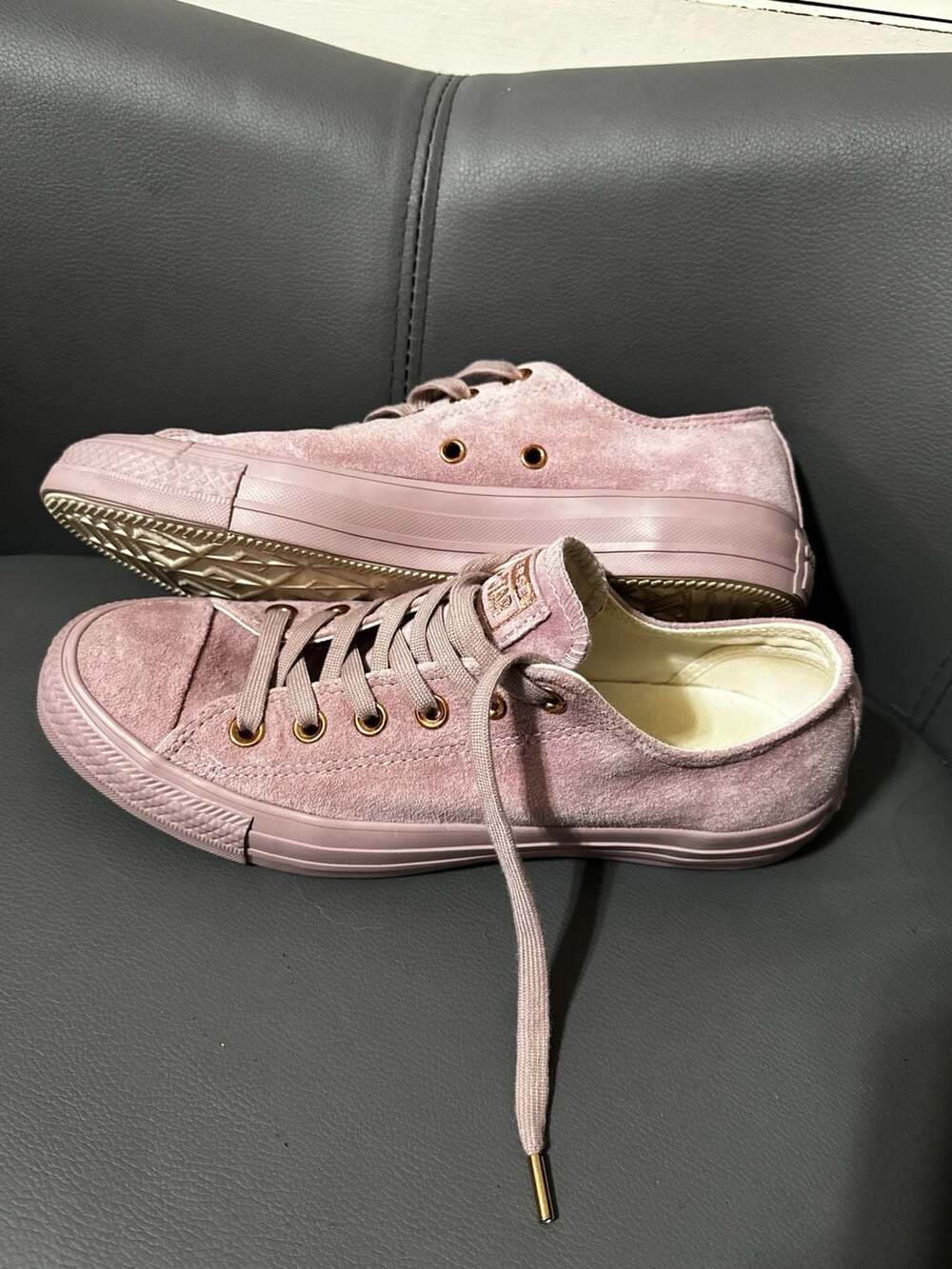 Converse Chuck Taylor All Star Suede Dusty Rose Low Top Sneakers Women's Size 8